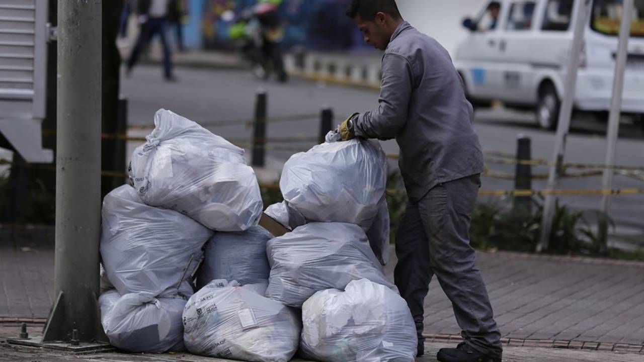 Firrmas para evitar relleno en Girón