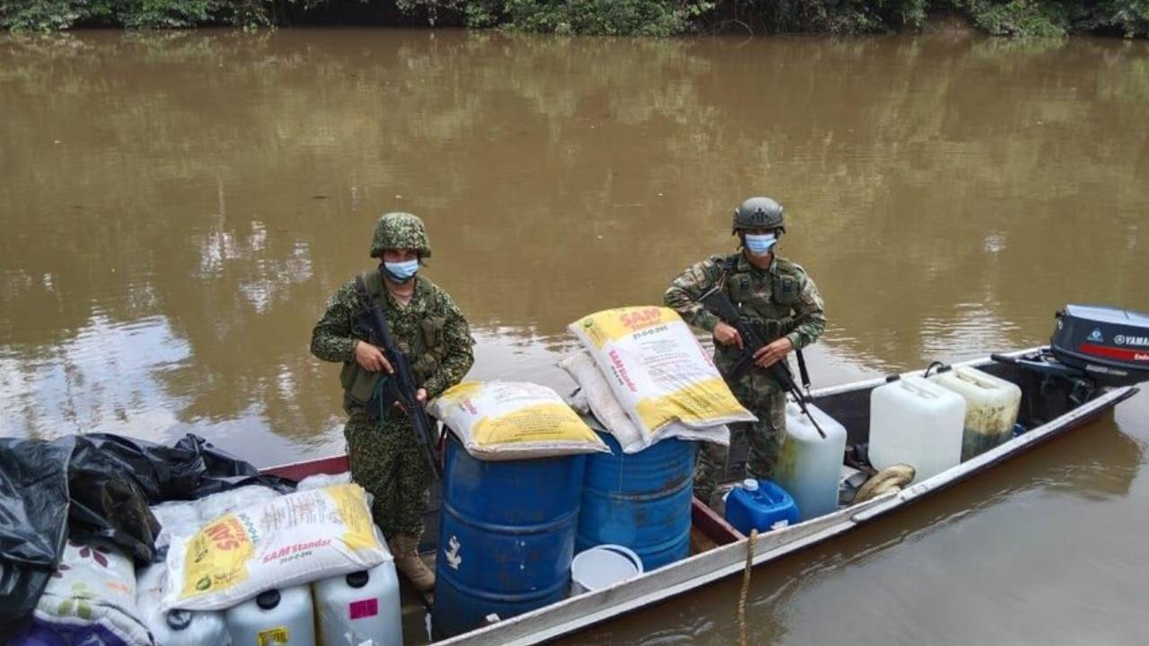 Galones de combustible para cocaína