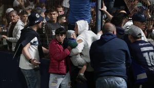 Un muerto en duelo suspendido por incidentes entre Gimnasia y Boca Juniors