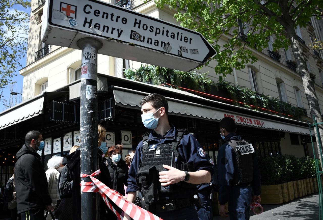 Tiroteo frente a un hospital en Paris