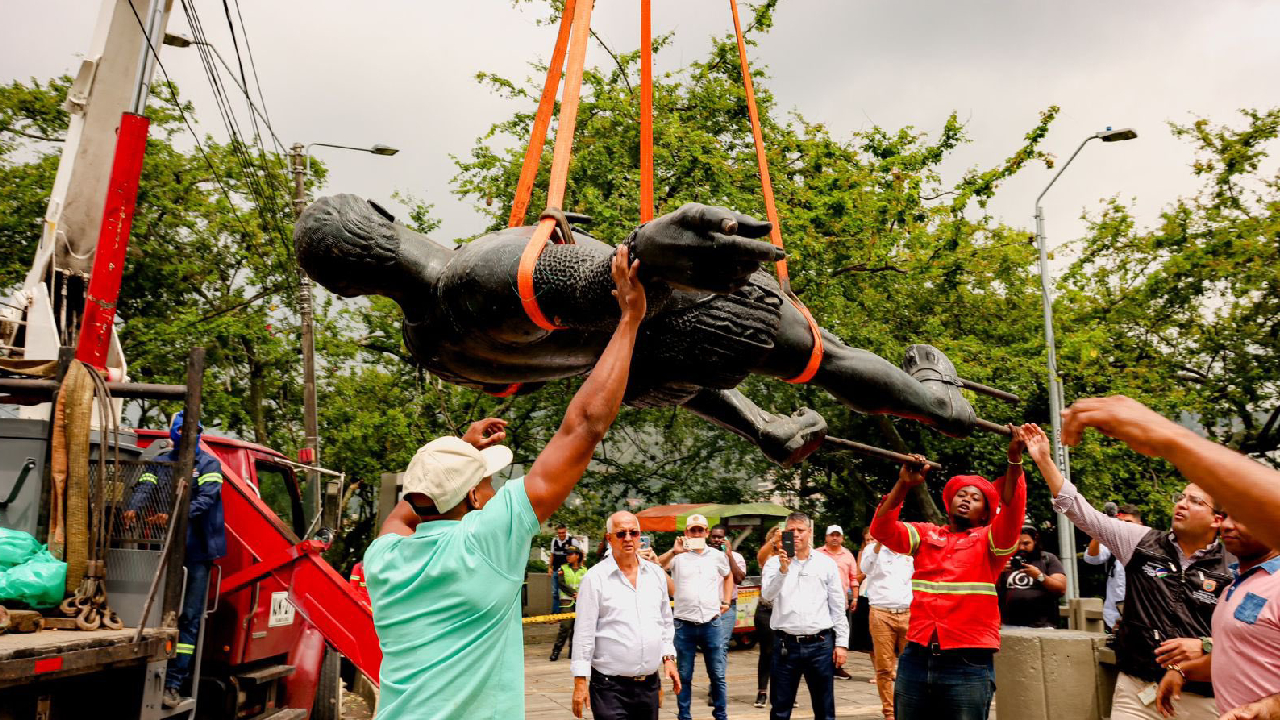 Estatua de Sebastián de Belalcázar vuele a su pedestal en Cali