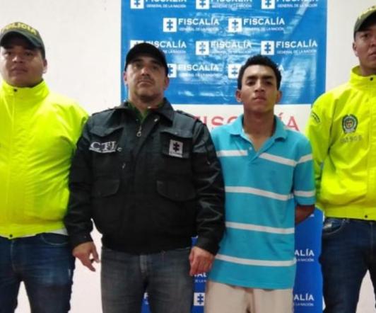 Autoridades-presentan-al-presunto-asesino-de-Juan-Esteban-Alzate.jpg