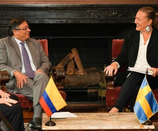Gustavo-Petro-Embajadora-Suecia-Mesa-Dialogo-eln.jpg