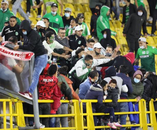 Hinchas-Alcaldia-Bogota.jpg