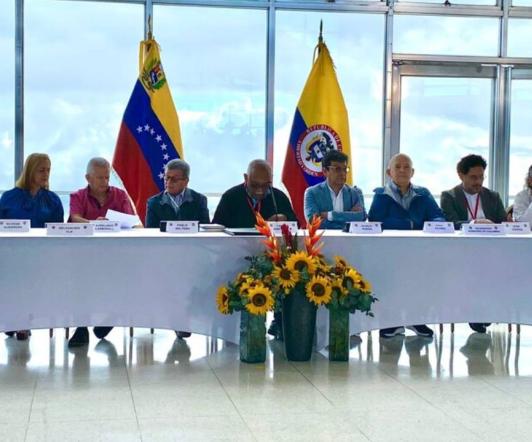 Mesa-de-negociacion-Eln-y-Gobierno.jpg