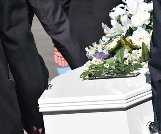 MujerFuneralEcuador.jpg