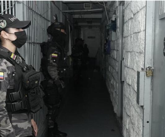 Operativo-del-INPEC-Carcel-La-Picota.jpg