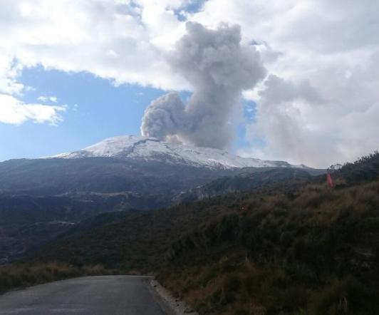 Volcan-Nevado-del-Ruiz-alerta-cambia-de-amarillo-a-naranja.jpg