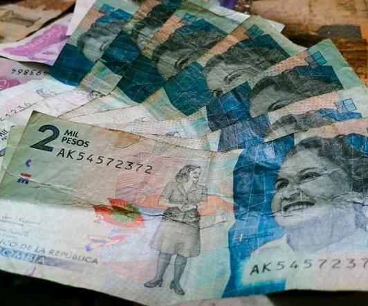 dinero-colombiano-salario-minimo.jpg