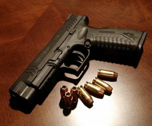 handgun-231696_1280-1.jpg