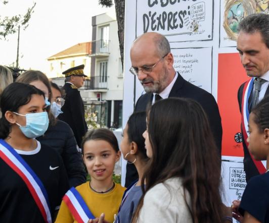 homenaje-francia-a-profesor-asesinado.jpg