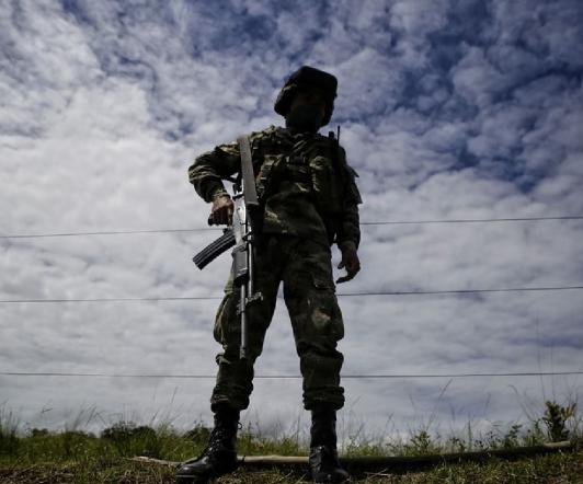 militar-con-arma.jpg