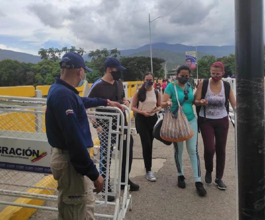 paso-fronterizo-venezuela.jpg