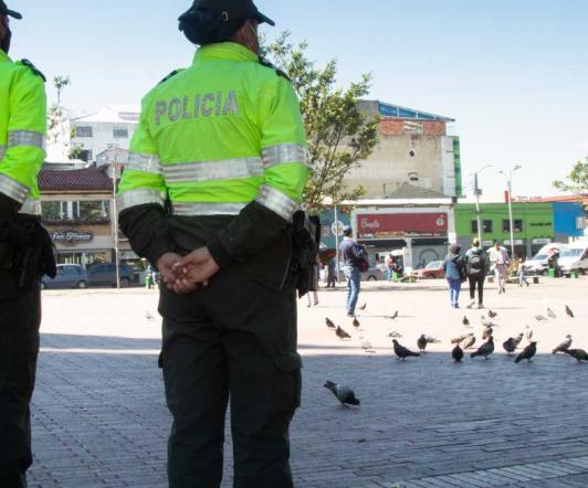 policia_colombia_plaza.jpg