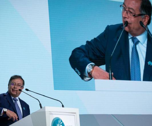 presidente-Petro-foro-de-paz-Francia-1.jpg