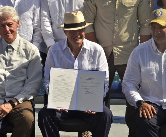 reserva-galapagos-firma.jpg