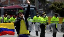 Manifestantes_tribunal_cundinamarca.jpg