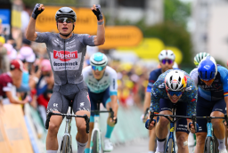 Jasper Philipsen volvió al triunfo en la etapa 8 de La Vuelta 2025