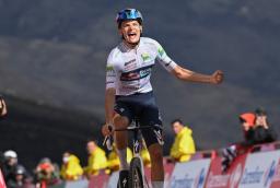 Giulio Pellizzari triunfó en la penúltima llega en alto de La Vuelta 2025