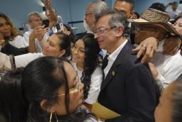 Aprobación e imagen positiva del presidente Petro se ubican en el 40 %