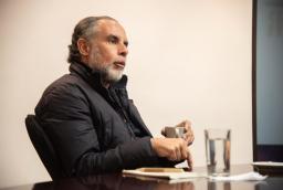 Gobierno denuncia "ataque político" del CNE luego de la sanción impuesta a la campaña presidencial 