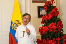 "Antes que las cifras de los muertos, las de los vivos": Petro a Uribe