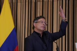 El CNE está haciendo política y no es árbitro electoral: presidente Petro.