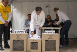 Defensa de Petro envió 14 preguntas a la Misión Electoral.