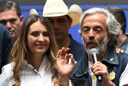 Paloma Valencia y Juan Daniel Oviedo. / Foto: AFP.