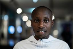 El keniano Sebastian Sawe rompe récord de atletismo en Londres.