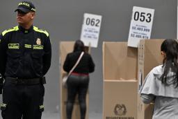 Ciencia evidencia riesgos del porte de armas. / Foto: AFP.