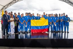Gustavo Petro entrega camiseta selección Colombia mundial 2026