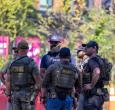 La policía metropolitana de Washington D. C., agentes del ICE y del HSI establecen un control de carretera y comprueban si los conductores han cometido infracciones en Georgia Avenue.