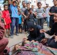 Los familiares lloran junto a los cadáveres de Layan, de 2 años, e Iman Salem, de 5, que murieron en los ataques israelíes contra su tienda de campaña en el barrio de Al-Nasr, en el hospital Al-Shifa de la ciudad de Gaza.