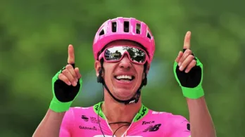 Rigoberto Urán le dice adiós a la Vuelta a España por fuerte caída