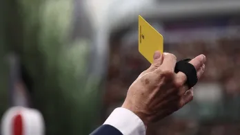 Qué son las tarjetas amarillas que se usarán en la Vuelta a España. / Foto: AFP.