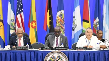 Mesa principal de la plenaria OEA.