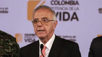 Ex Ministro Iván Velázquez denuncia persecución en su contra desde Guatemala
