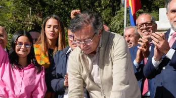 El presidente Petro firma le de salud mental