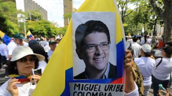 Foto de Miguel Uribe en una marcha.