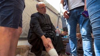 Párroco argentino resulta herido en bombardeo a la única iglesia católica de Gaza