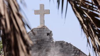 Párroco argentino resulta herido en bombardeo a la única iglesia católica de Gaza