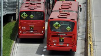 Hombre asesinado en Transmilenio. / Foto: AFP.