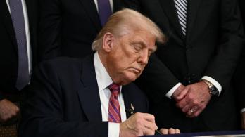 Trump cae en las encuestas sobre política de migración. / Foto: AFP.