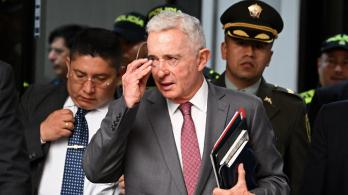 Álvaro Uribe Vélez.