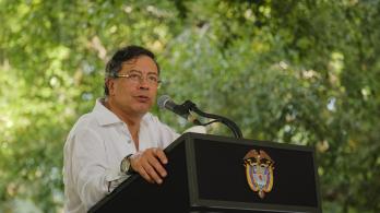 Presidente propone que "los más ricos" paguen deuda de subsidios a combustibles en nueva reforma tributaria