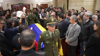 Esposa de Miguel Uribe pide justicia en emotiva despedida en el Congreso de la República