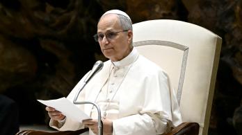 El papa León XIV pronuncia su discurso durante la audiencia general en la Sala Pablo VI del Vaticano.