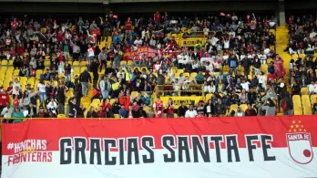 Santa Fe jugará sin público por insultos racistas de su hinchada