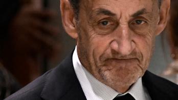 El expresidente francés Nicolas Sarkozy abandona el Tribunal de París tras conocerse el veredicto de su juicio por financiación ilegal de su campaña presidencial de 2007 con fondos procedentes de Libia.